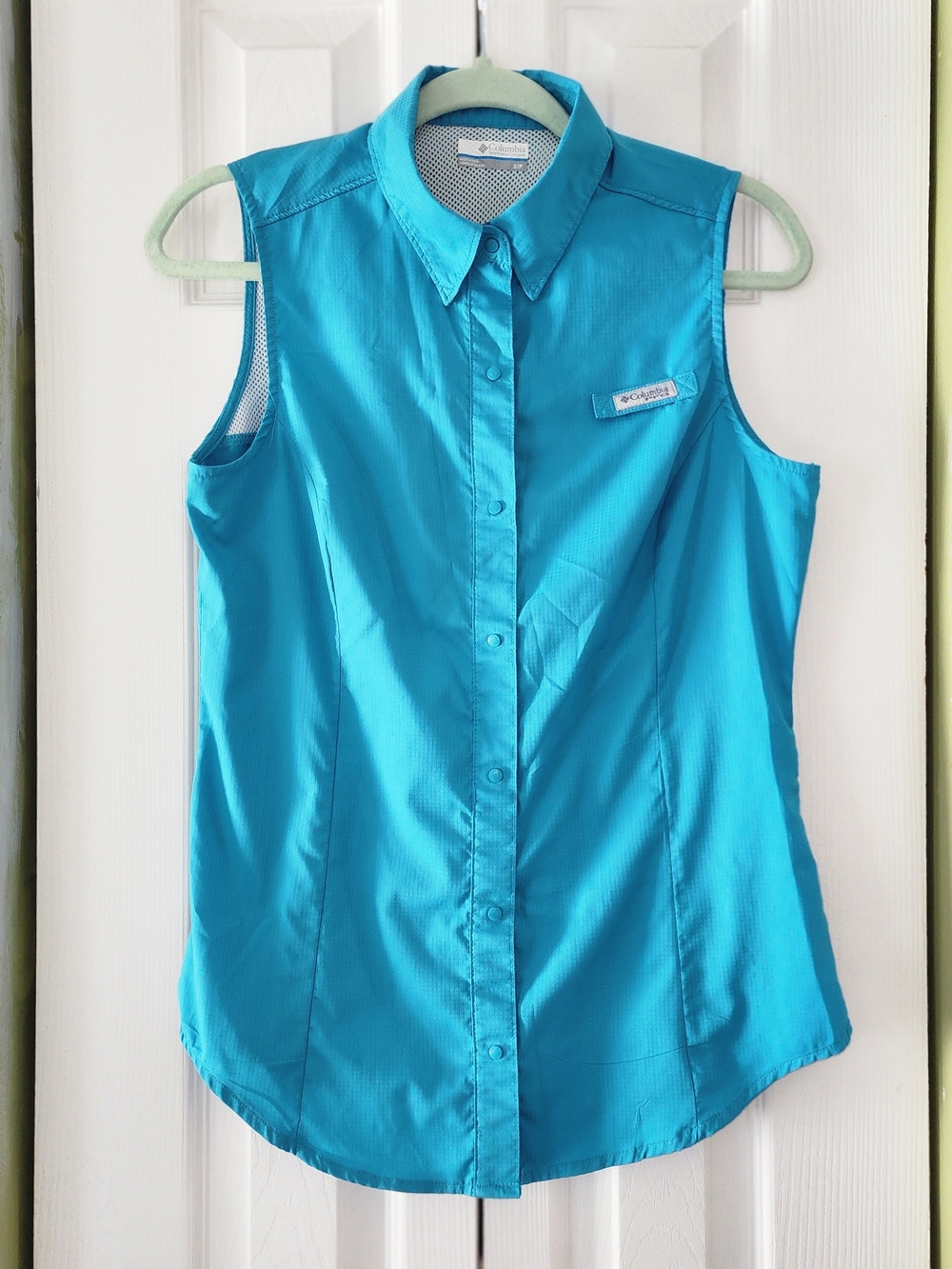 Columbia Sleeveless Button-Down Shirt in Bright Turquoise - Picture 1 of 11